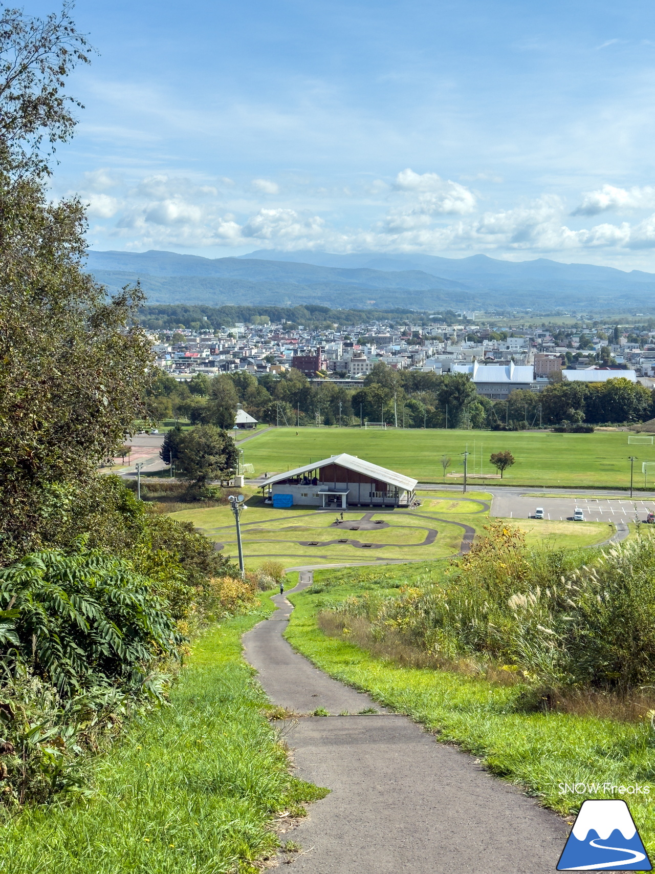 冬は羊蹄山を望む絶景のローカルゲレンデ…。俱知安町営旭ケ丘スキー場を電動アシスト自転車『ADO Air Carbon』で登ってみました(^^)/